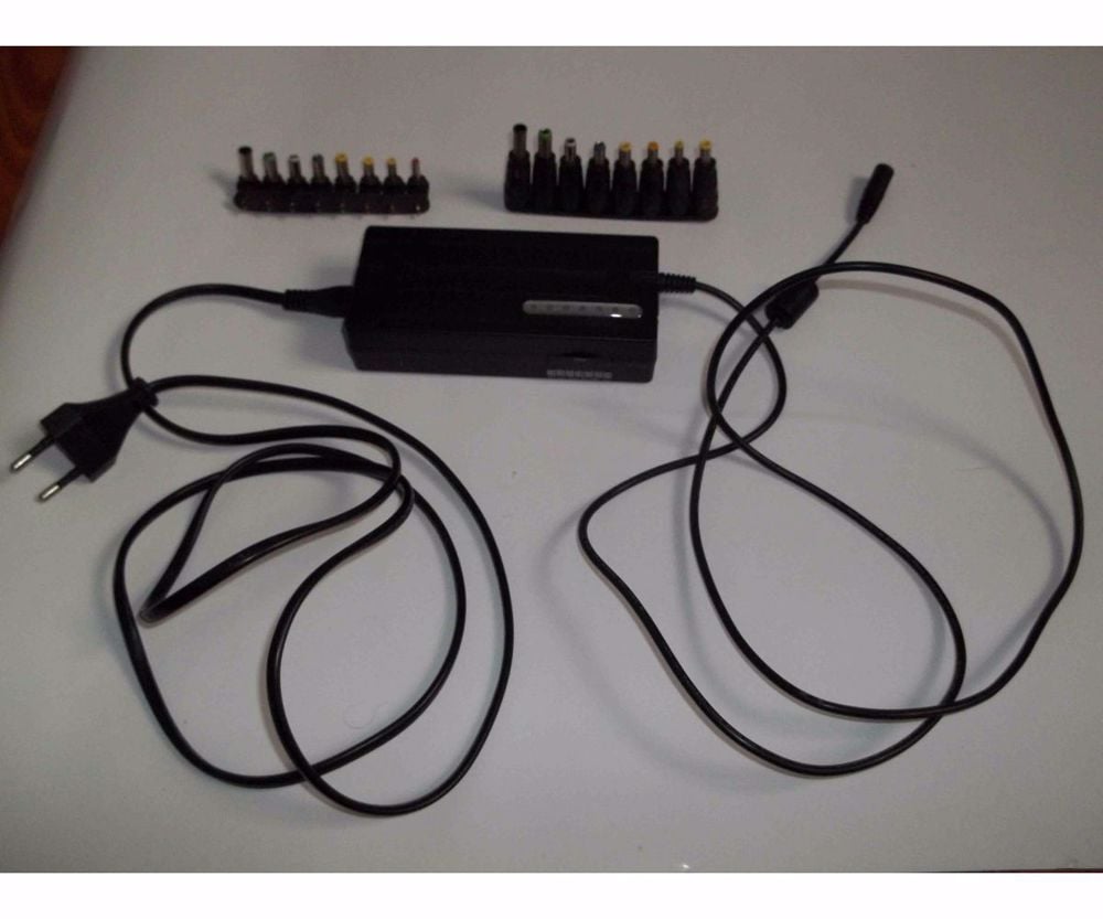 Laptop hálózati adapter univerzális eladó, 12/15/16/18/19/20/24 V USB