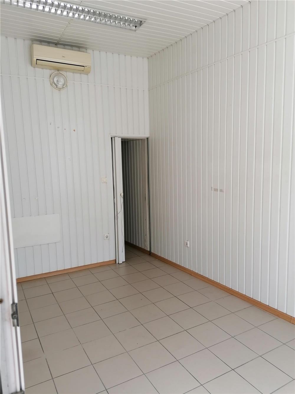 Üzlethelység ,apartmanrésszel eladó