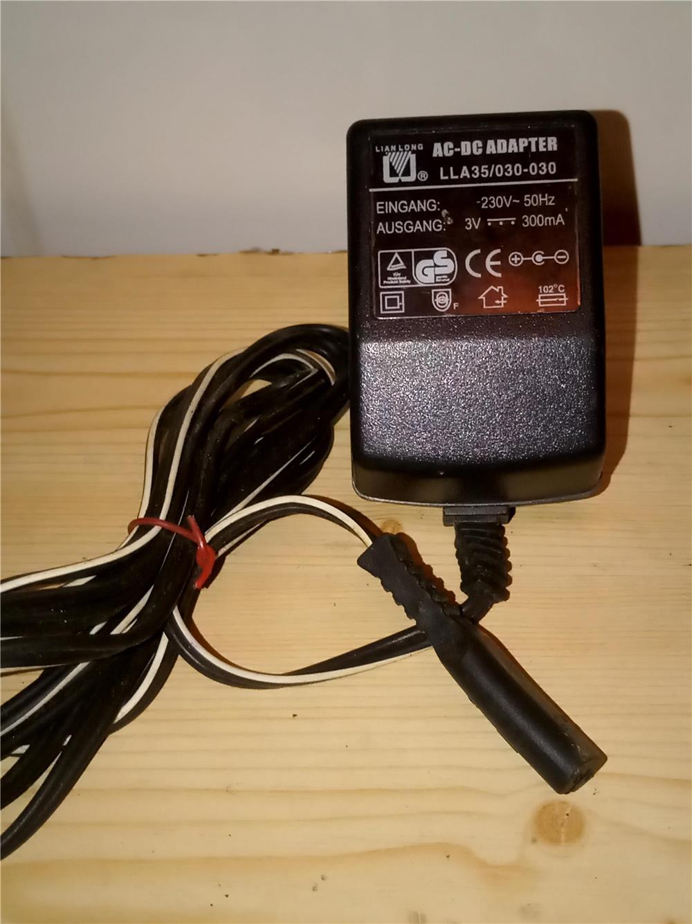  LLA35/030-030 DC adapter 3V 300mA működő