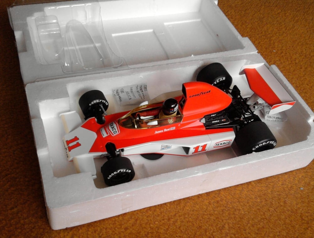 Minichamps Forma-1 McLaren-Ford M23 Hunt 1976 1:18 modell   makett