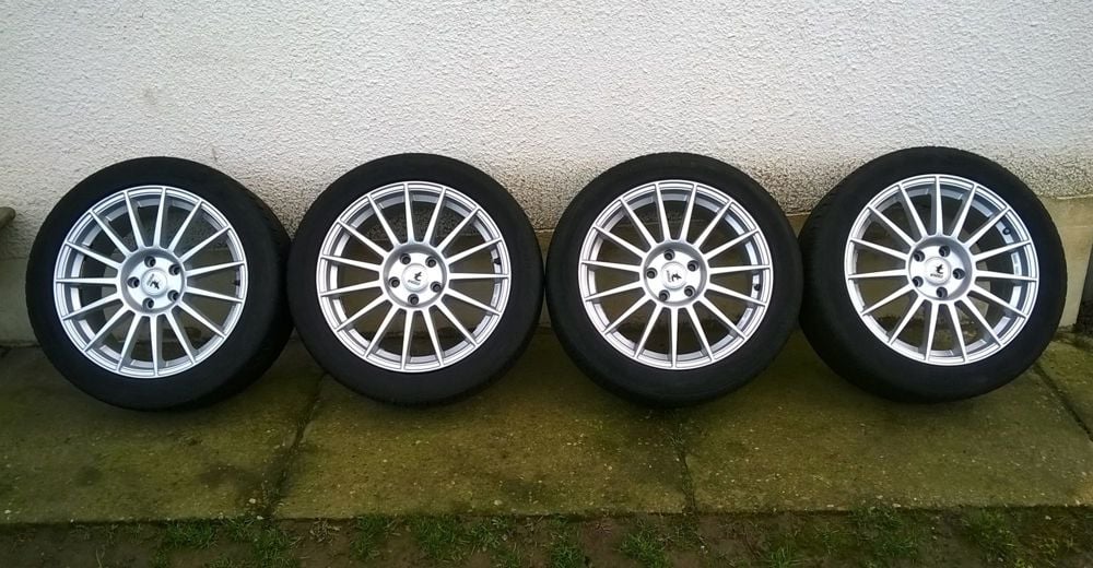 Eladó 4db 18-as 5x114.3-as alufelni 245/45r18 Uniroyal nyári gumival