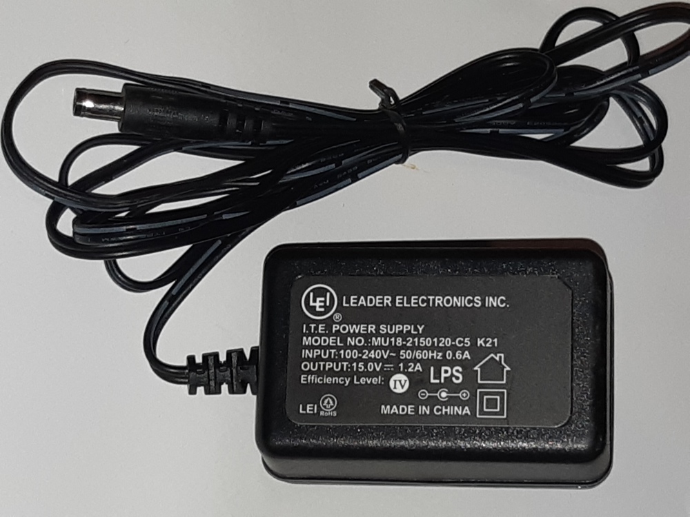 Leader DC adapter 15V / 1,2A működő