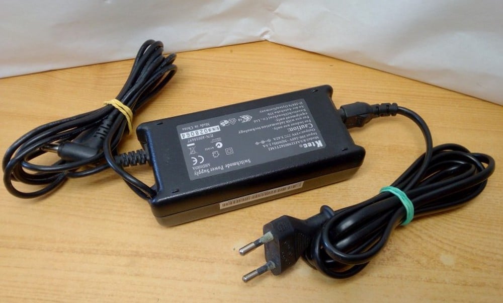 Ktec AHD1003A AC Adapter, 19V DC, 3.42A, 60W, töltő adapter Medion, Targa laptopokhoz