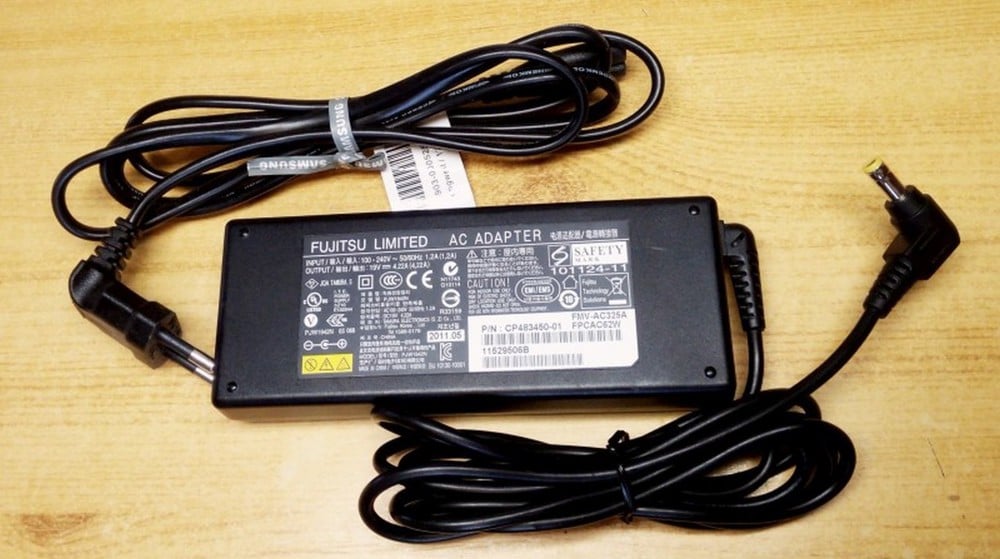 Fujitsu PJW1942N, eredeti gyári laptop töltő adapter - 80W (19V 4.22A)