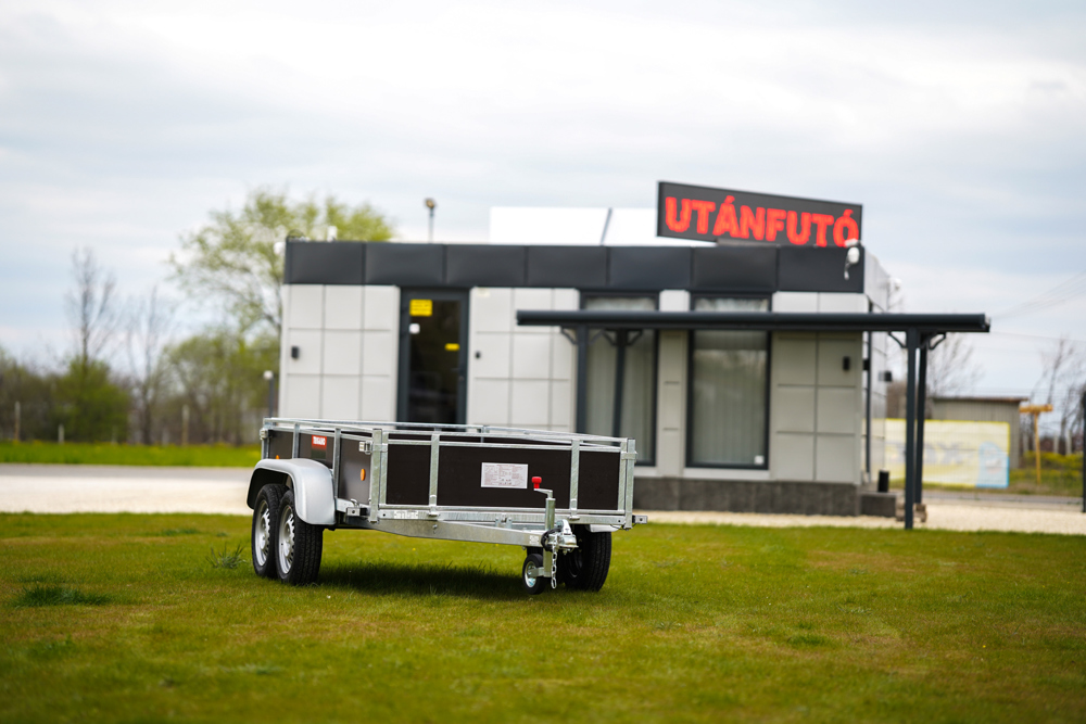 Új SEBAL - 2D250 fa oldalfalas 2 tengelyes (750 kg) utánfutó akciósan 589.000 Ft