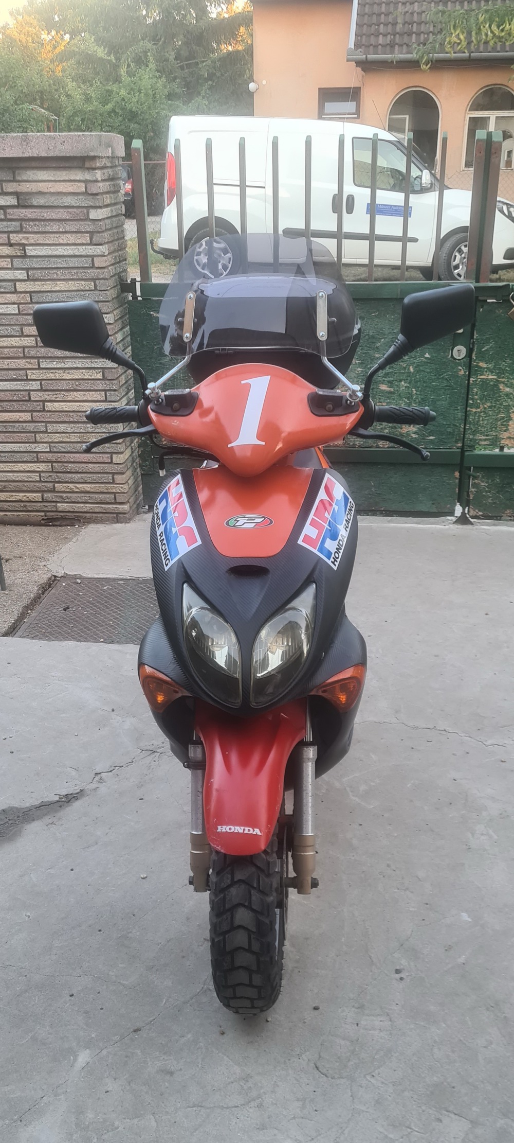 Honda SZX50X robogó