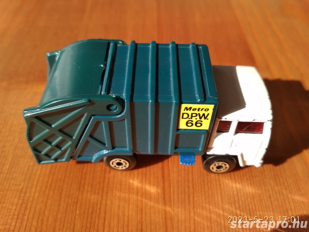 Matchbox kukás autó