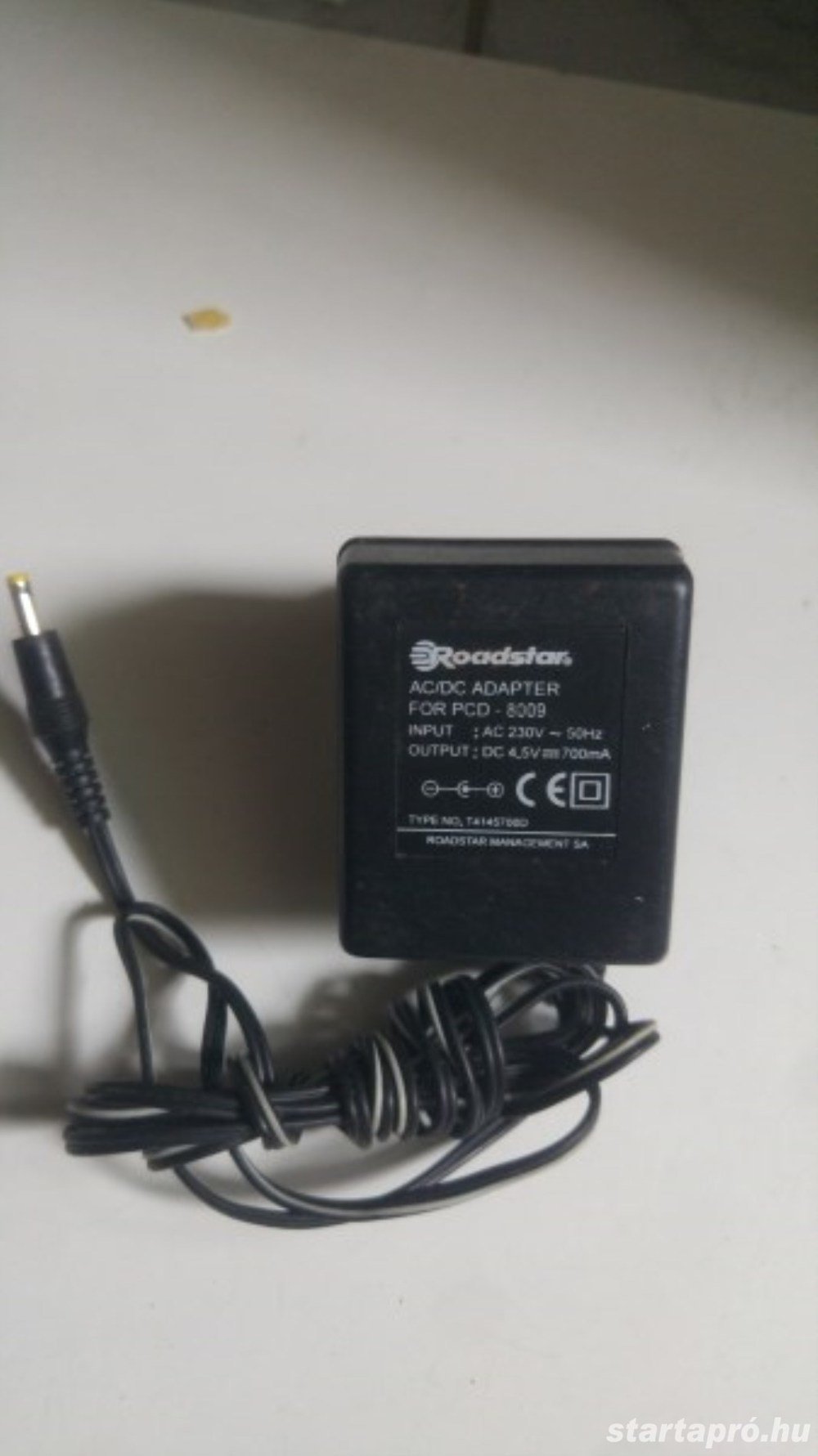 Roadstar adapter DC 4,5V / 700mA