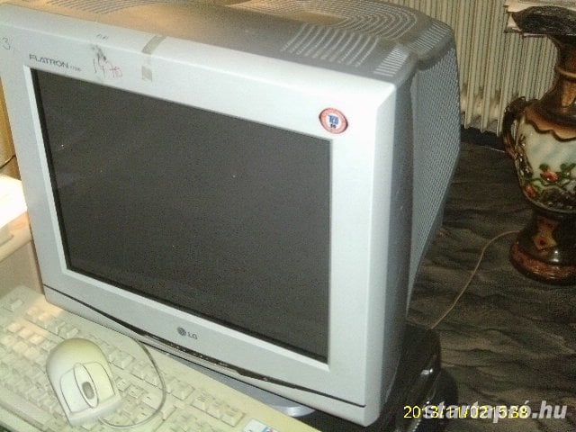 hagyományos  MONITOR  19"