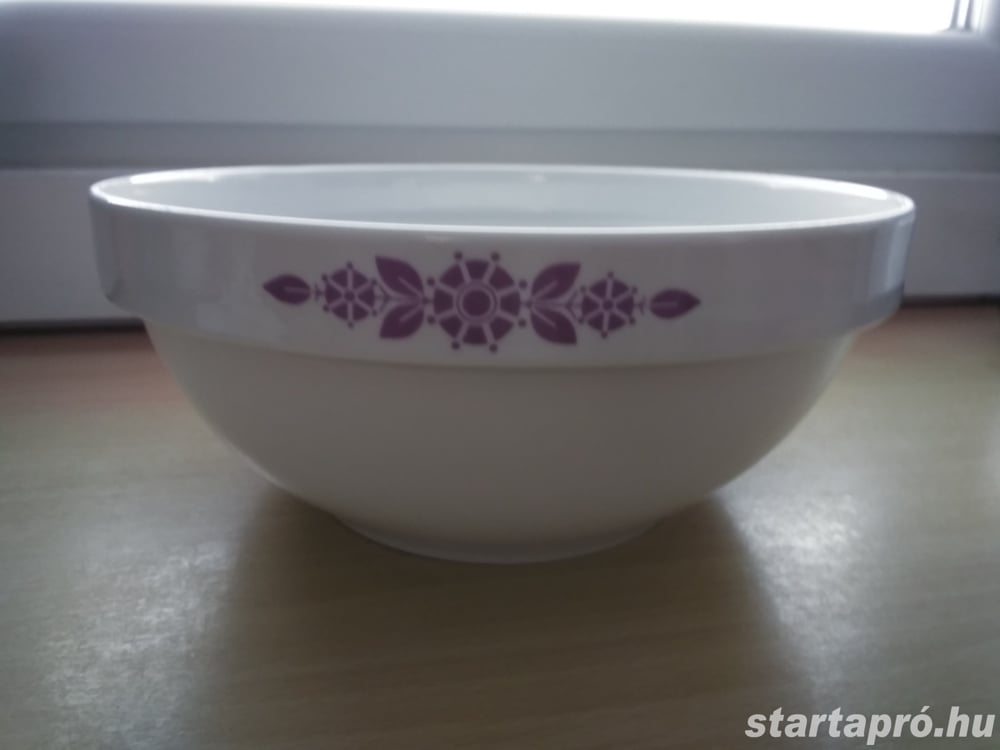 Nagy és kis méretű alföldi porcelán tálak