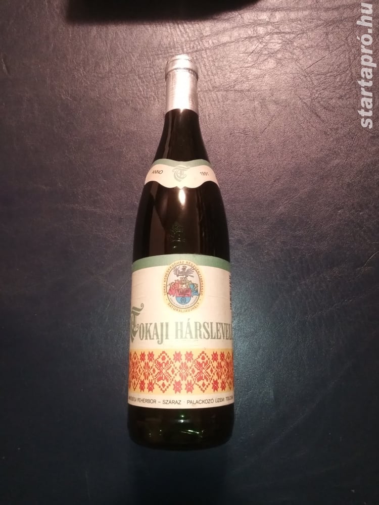 hagyatékból Tokaji hárslevelű - 1991  8000ft óbuda  Bontatlan üveg bor a 90-es évekből. 0.75 liter. 