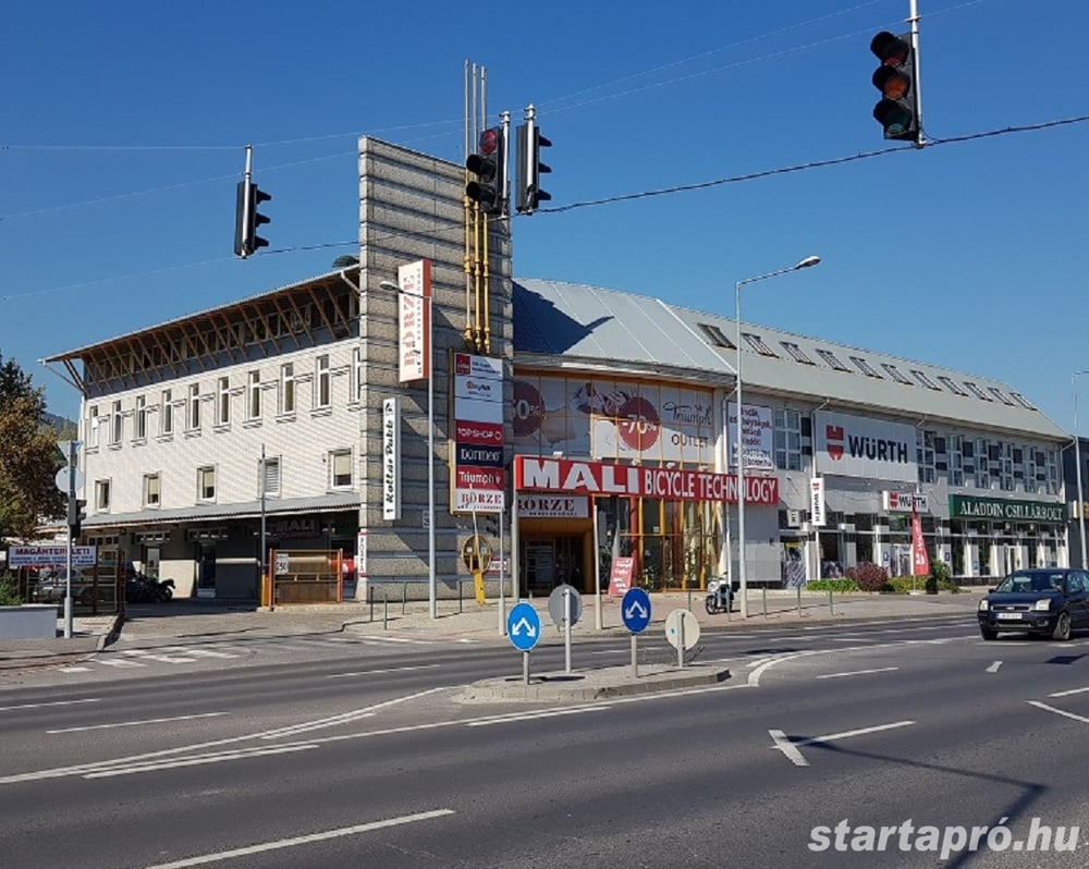 Óbudán kereskedőházban iroda kiadó!