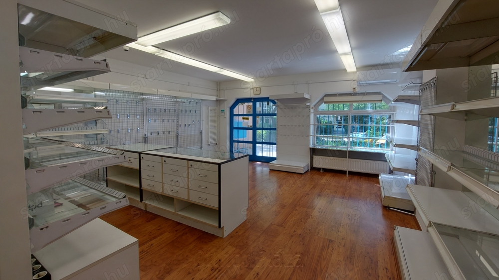 Utcai bejáratos, forgalmas helyen lévő iroda eladó!