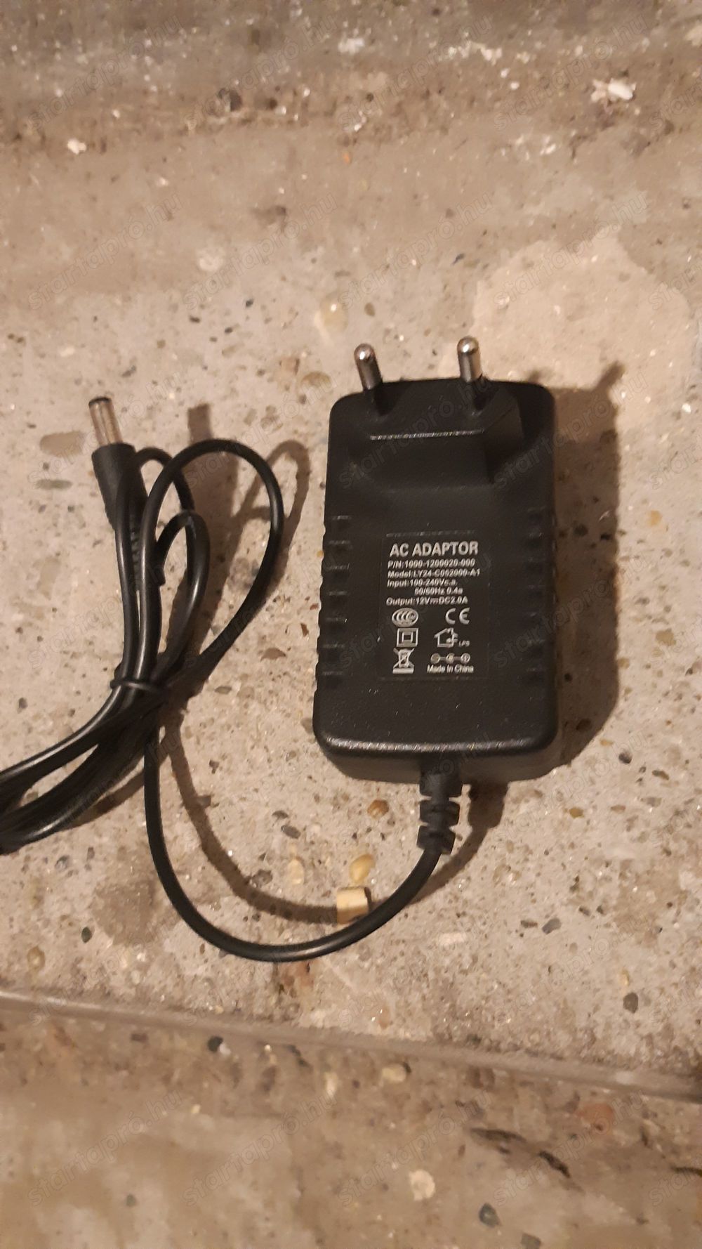 LY24 DC adapter 12V 2,0A működő