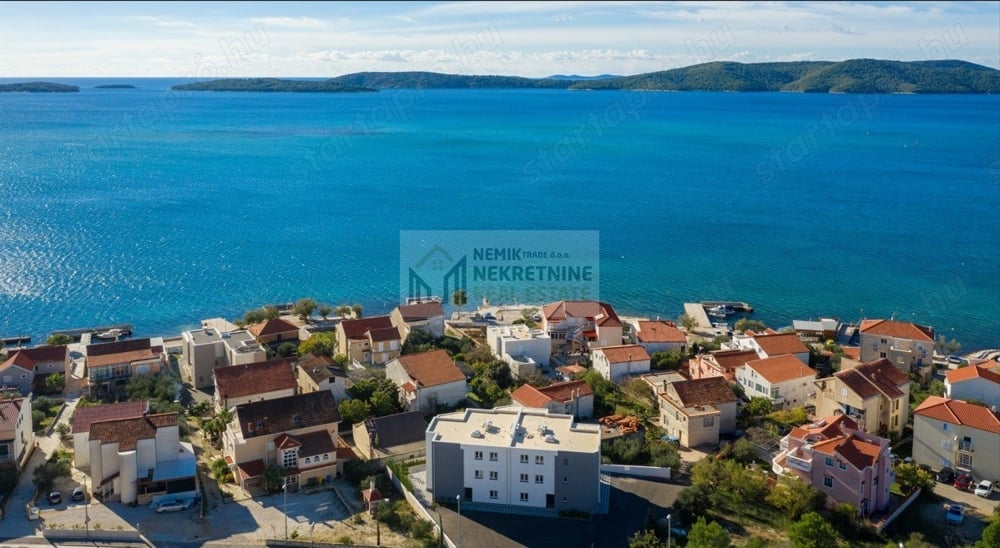 Horvátország, sibenik, brodarica, eladó apartman az első emeleten két hálószobával