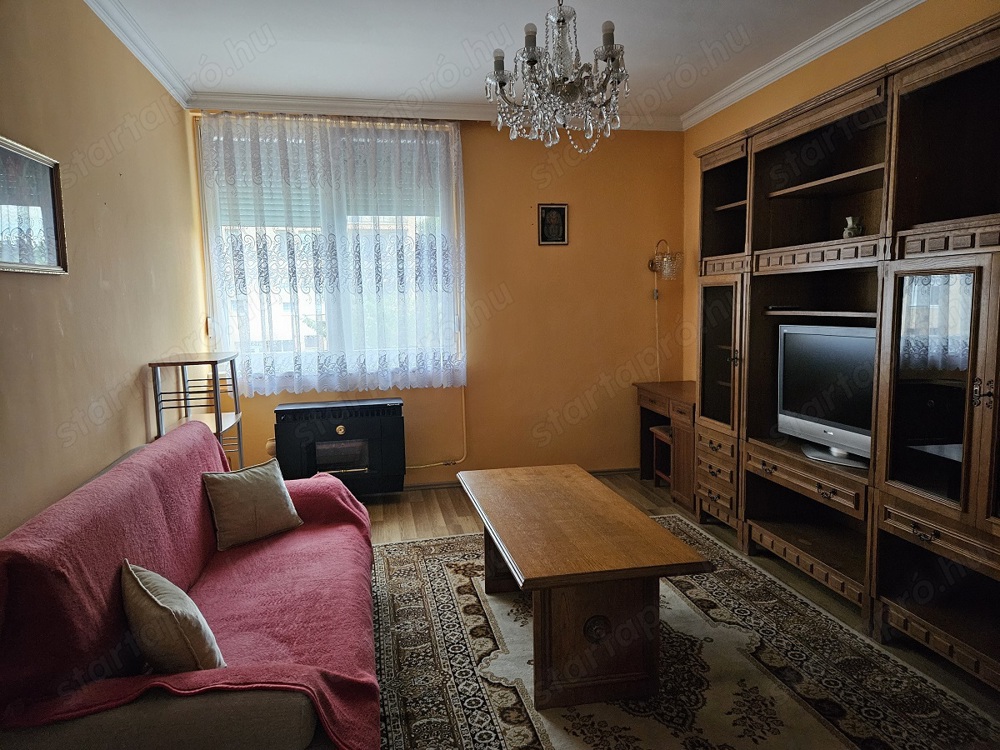 Szombathelyen, befektetésre is alkalmas egyedi fútéses, erkélyes lakás azonnali költözéssel!