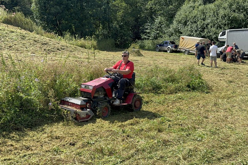 Cseh gyártmányú, 16 LE-s, Panter FD-5 gazvágó traktor !!!