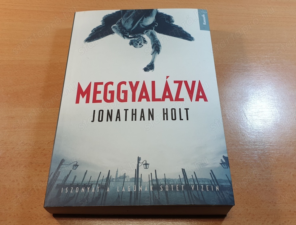 Jonathan Holt - Meggyalázva c. könyv eladó