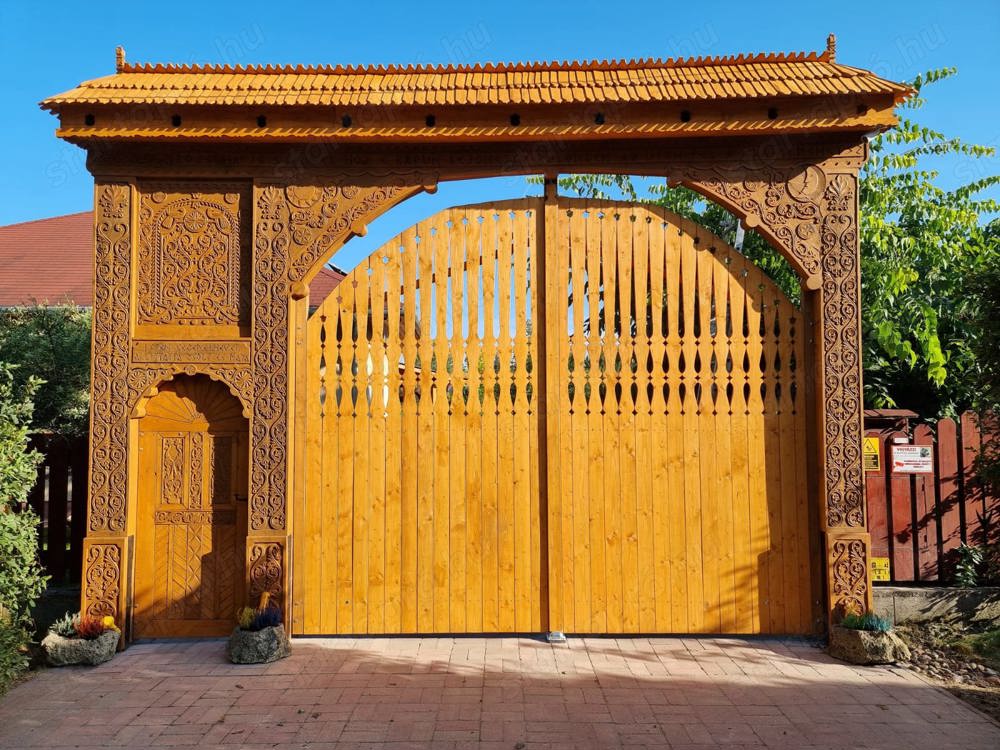 Szekelykapuk, kopjafák, kerítések, ács asztalos munkák