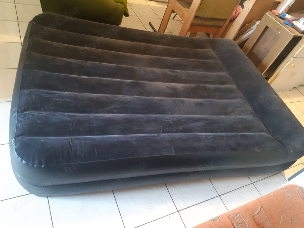 Amazonbasics felfújható matrac 140x195cm beépített kompresszorral