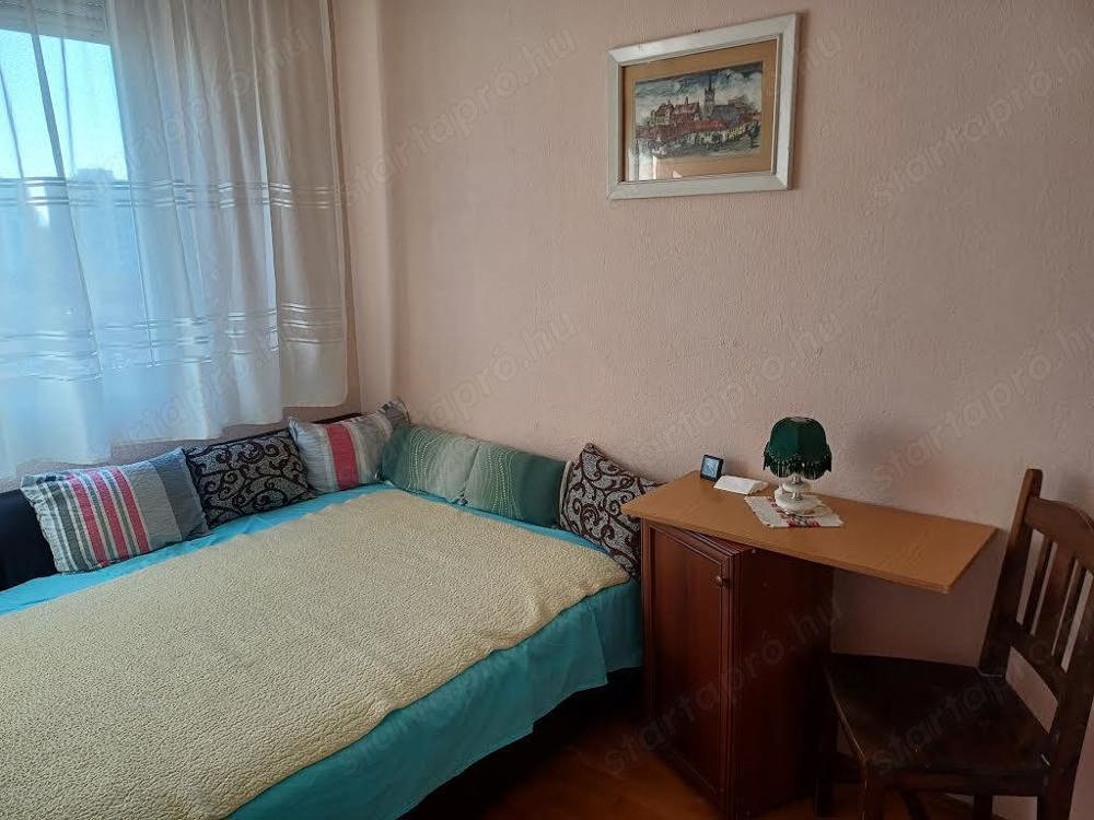 Szoba kiadó NŐ részére