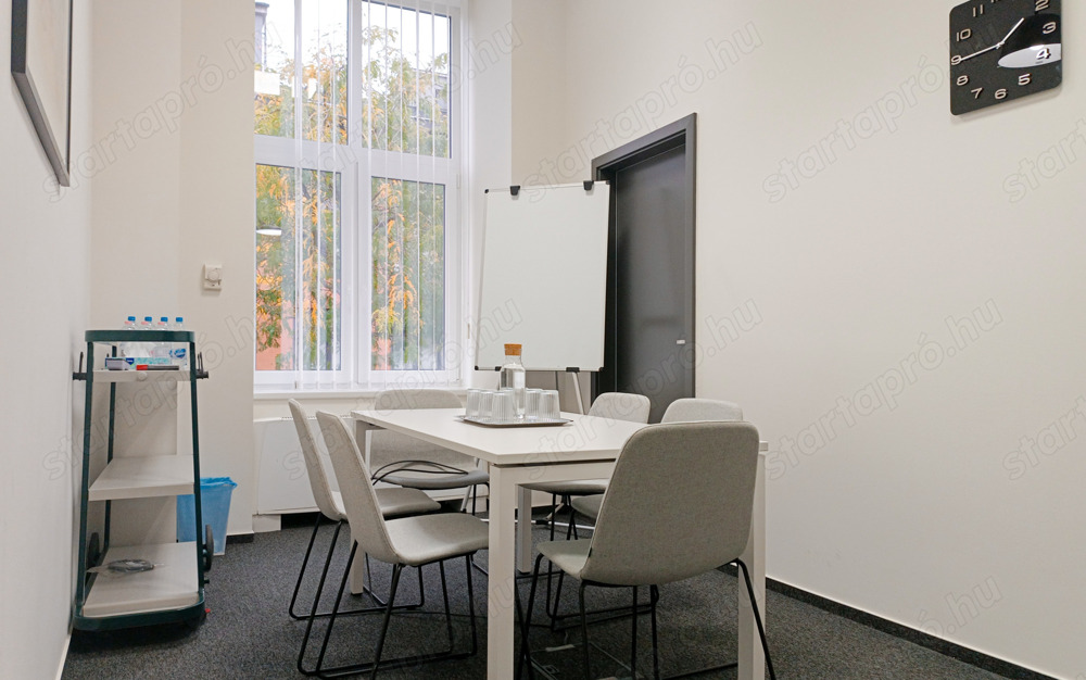 Privát irodahelyiség 4 fő számára