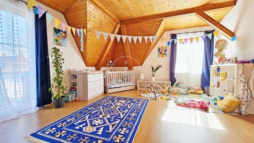 Rákosszentmihályon családi ház üzlethelyiséggel együtt eladó!