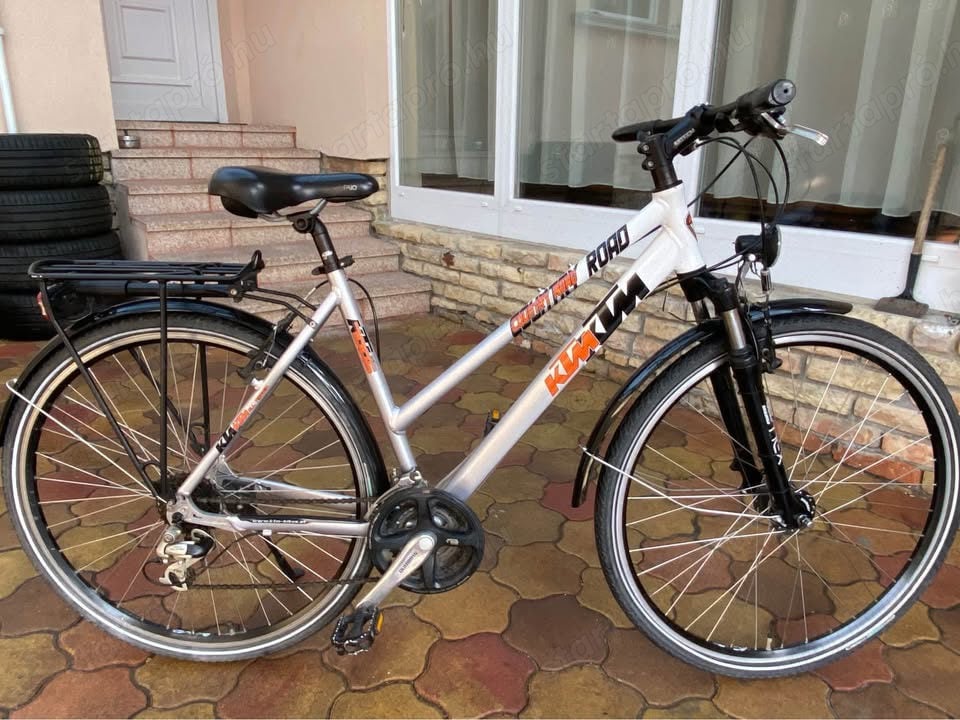 Ktm 28-as aluvázas agydinamós újszerű Trekking Shimano felszereltséggel 51cm