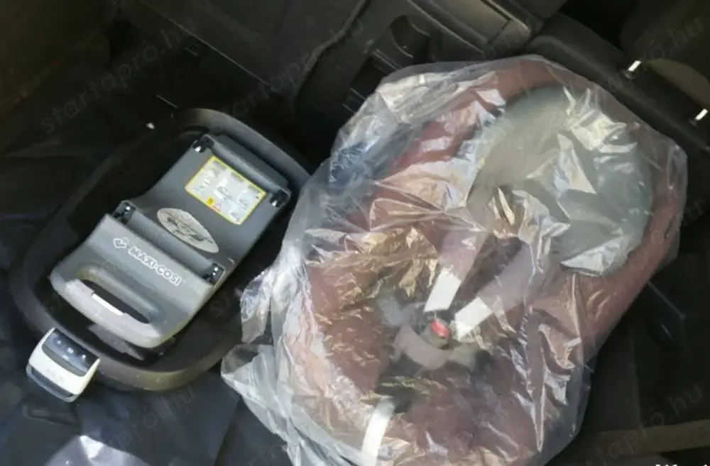 Mélyen dönthető! Tiszta Maxi cosi isofix talp + gyerekülés 5 éves korig!