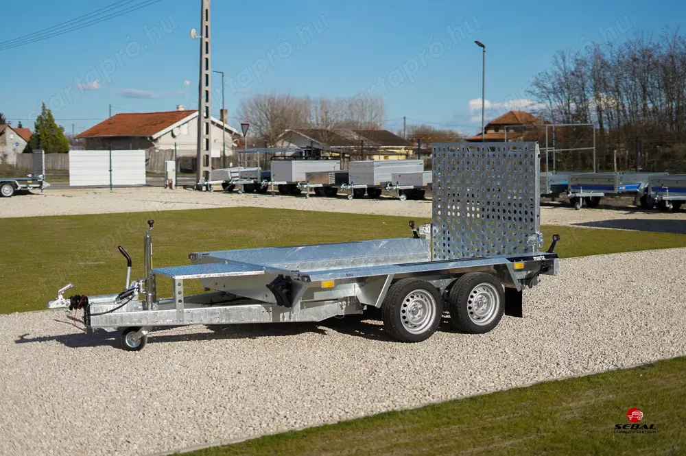 Új 2.6m-es gépszállító utánfutó (2700kg) most 1.790.000 Ft helyett 1.690.000 Ft