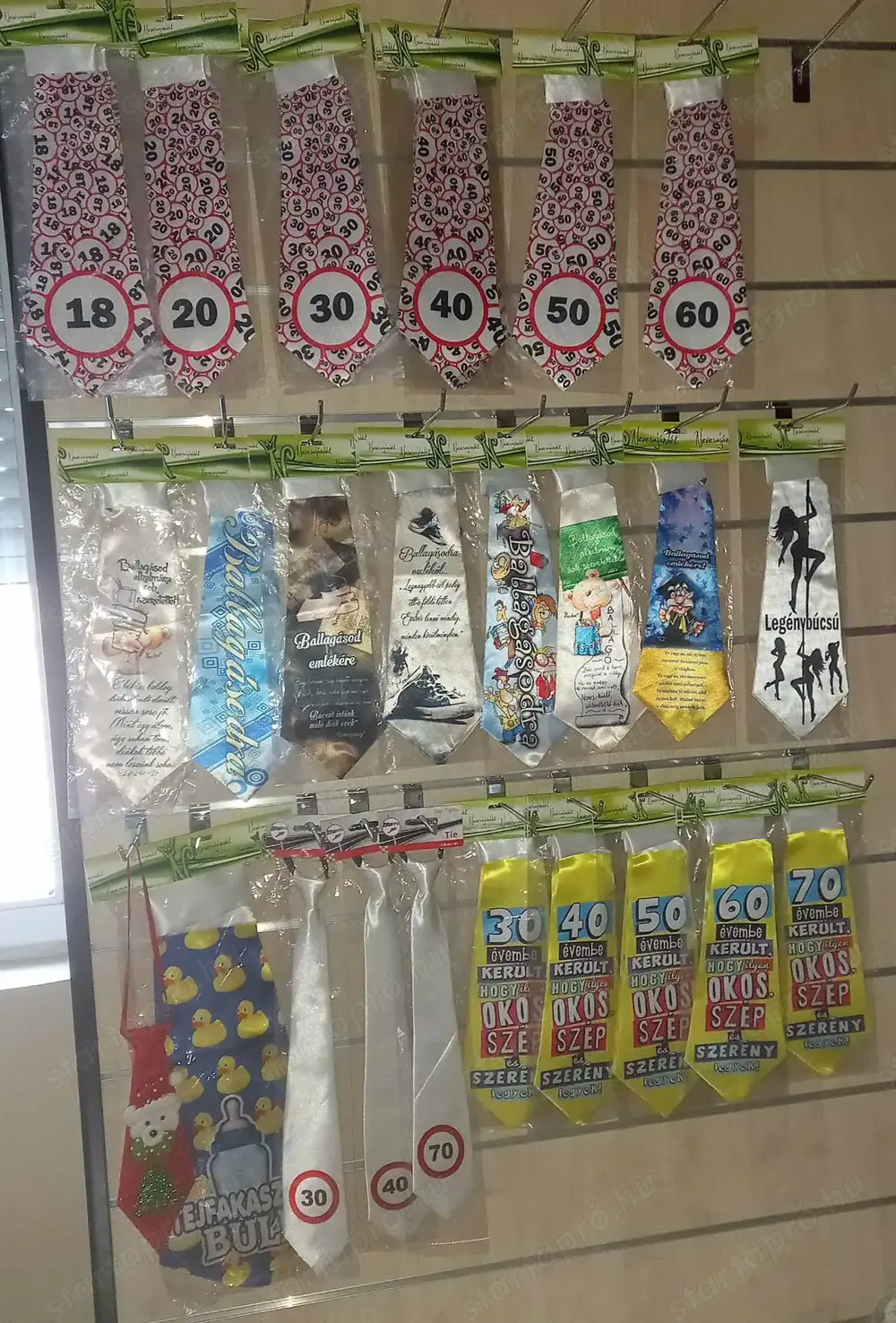 Üzletbezárás miatt 49 db. party nyakkendő eladó, ÚJ!