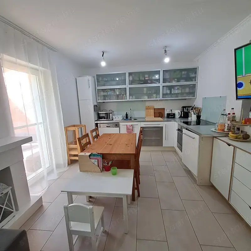 Monor Hegyessy tanyán, teljeskörűen felújított családi ház 2073 m2 telekkel 