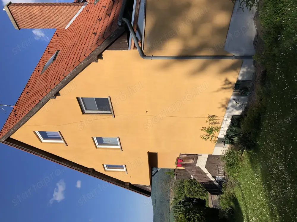 Eladó panorámás ikerház fél