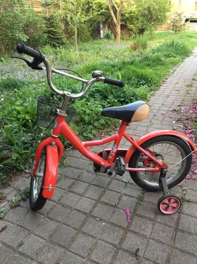 Eladó.Jo állapotu négykerekü kerékpár.Rollerek. Eladó.Jo állapotu négykerekü kerékpár.Rollerek.