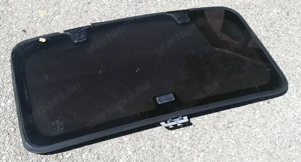 Tetőablak napfénytető, mechanikus felhajtós nyitással Tetőablak napfénytető, mechanikus felhajtós nyitással