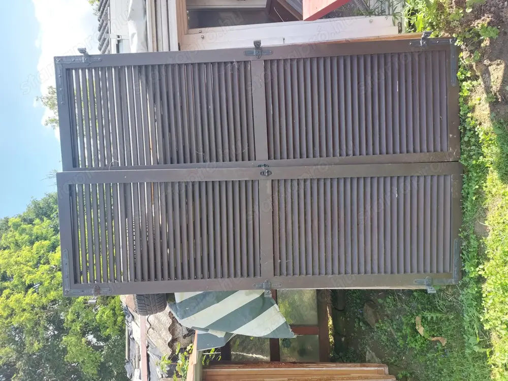 Fa zsalugáterszárnyak ajtóra 122 x 200 cm zárható kép szerinti állapot eladó-cserélhető ára;20 ezer Fa zsalugáterszárnyak ajtóra 122 x 200 cm zárható kép szerinti állapot eladó-cserélhető ára;20 ezer