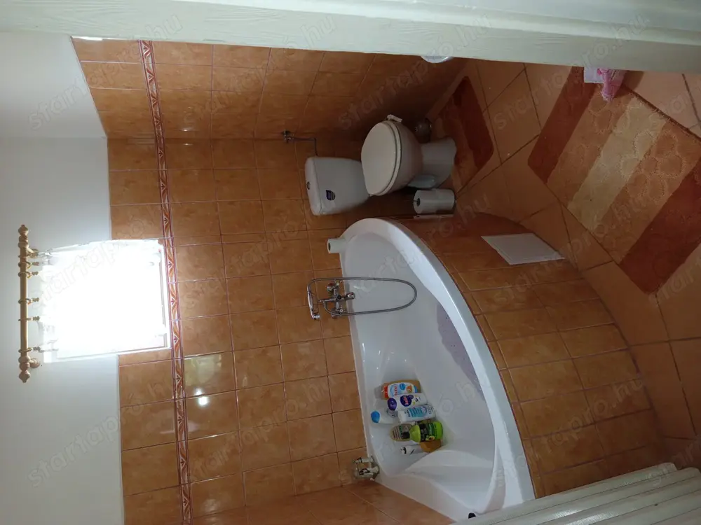 Kertes családi ház eladó. Kertes családi ház eladó.