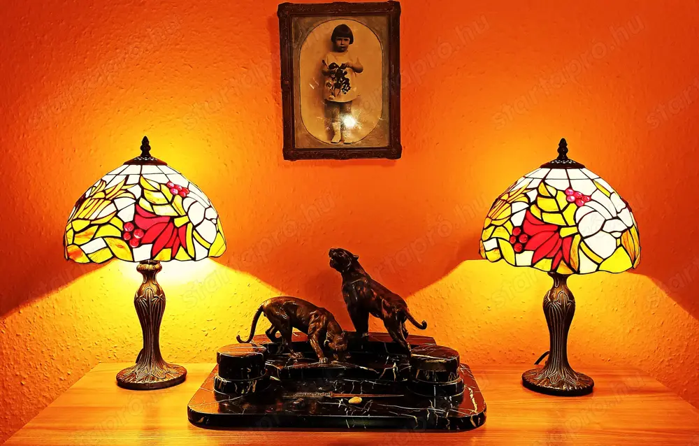 2 drb. tiffany lámpa. Egyenként is megvásárolható. A búra ÜVEG! Nem műanyag. Új, hibátlan.41cm magas