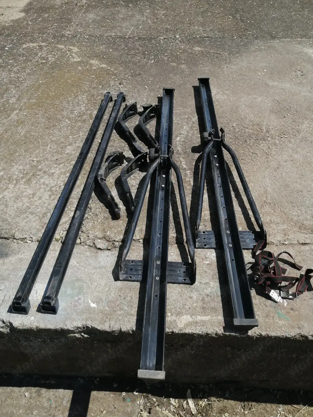 Kerékpártartó (kettő db) tetőcsomagtartóval