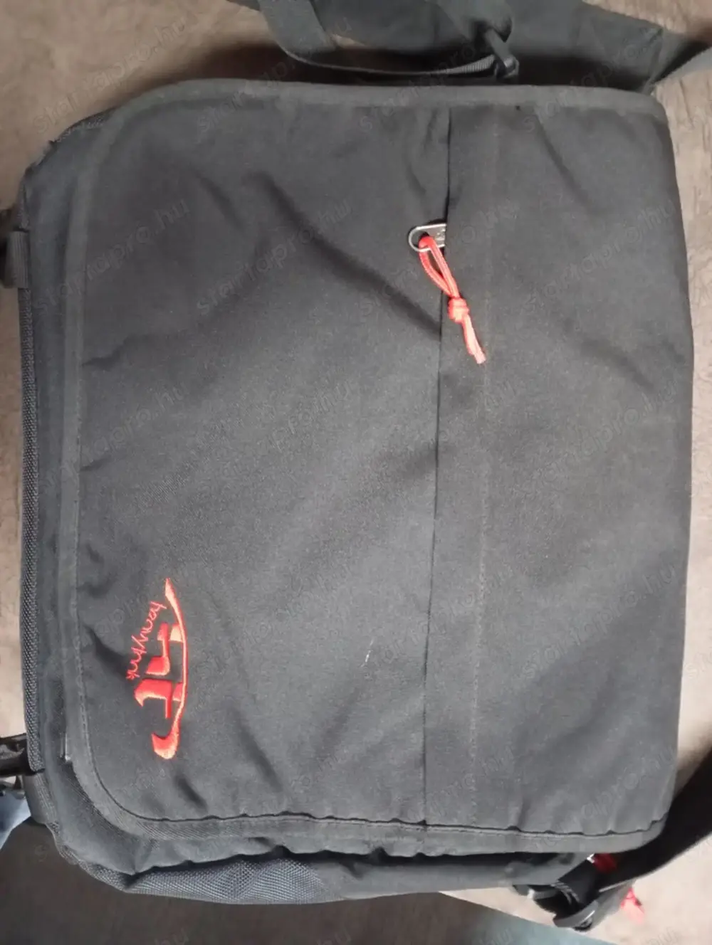 Új Heavy Tools oldaltáska 38x30x10 méretben.