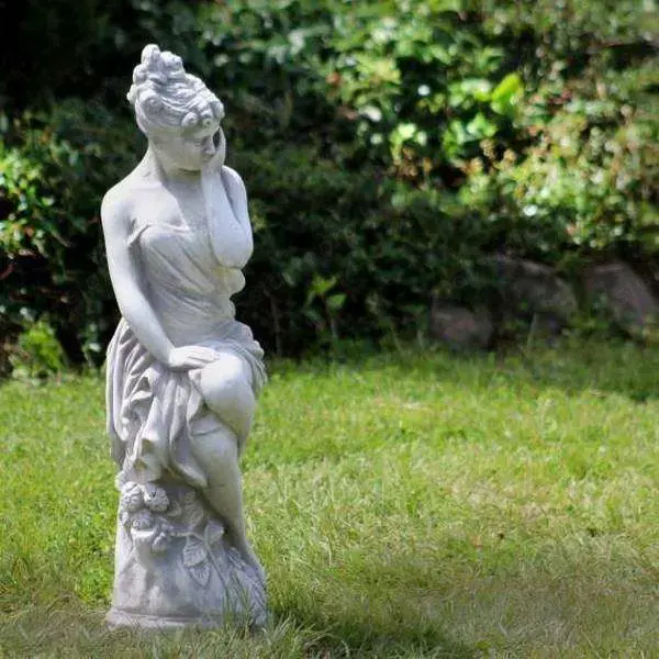 Klasszikus női szobor