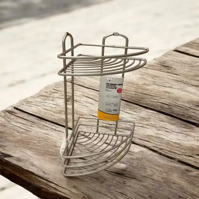 Rozsdamentes acél fürdőszobai sarokpolc 2 szintes, kampókkal   21 21 28 cm