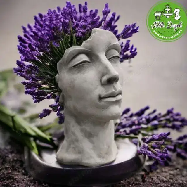 Arc szobor műkőből