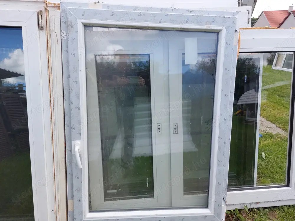 1db műanyag bukó-nylló 2 réteg hőszigetelt üveg sz;112  m;138 cm kép szerinti jó állapot  ár;38 ezer