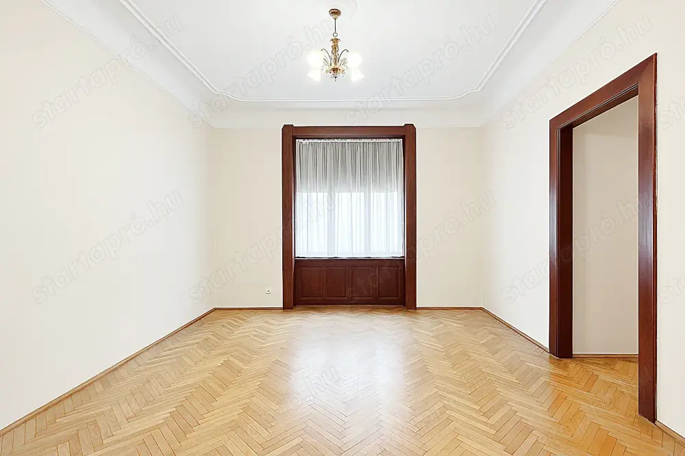 Zuglóban, nagypolgári földszinti lakás eladó!