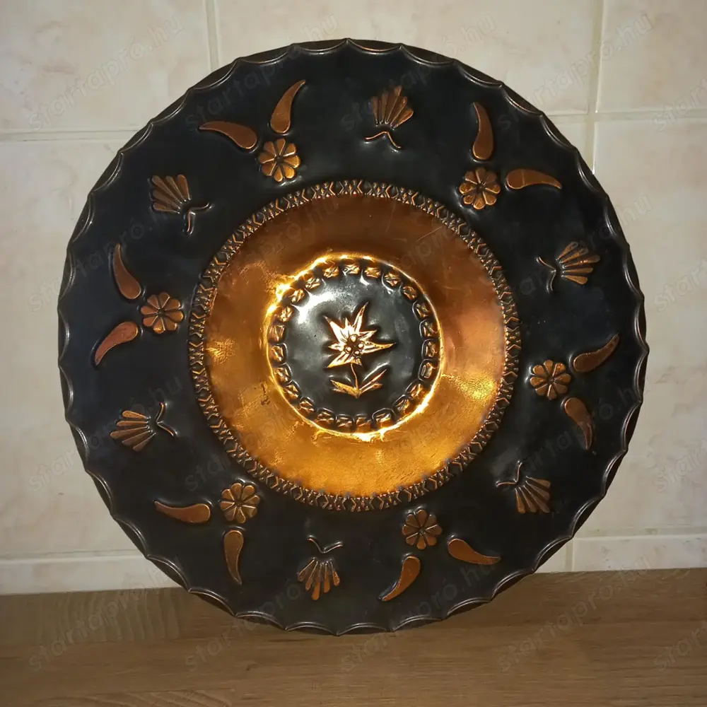 Havasi gyopár mintájú réz falitányér eladó, 32 cm