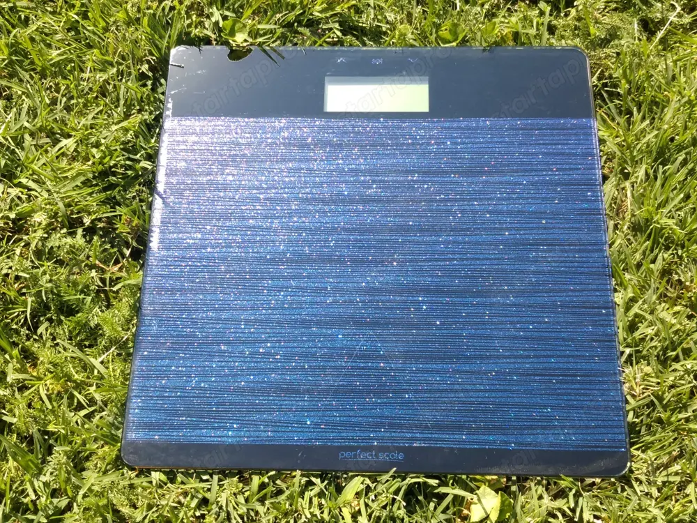 Digitális okosmérleg súlyoptimalizációs visszajelzéssel, csillámos előlappal, türkizkék színben