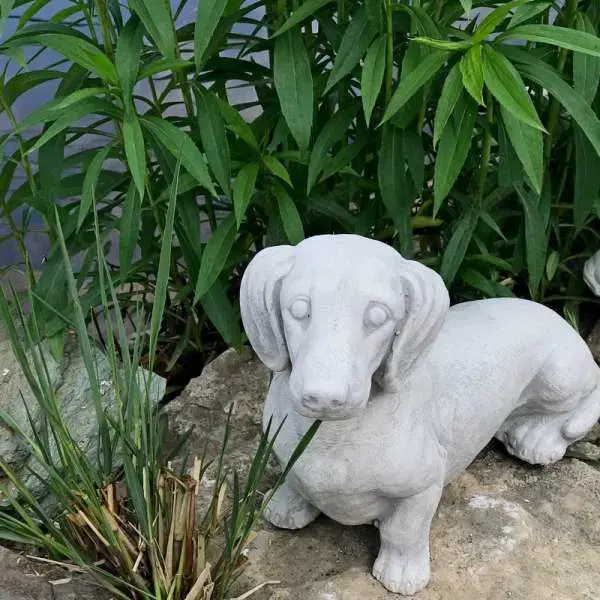 Tacskó kutya szobor