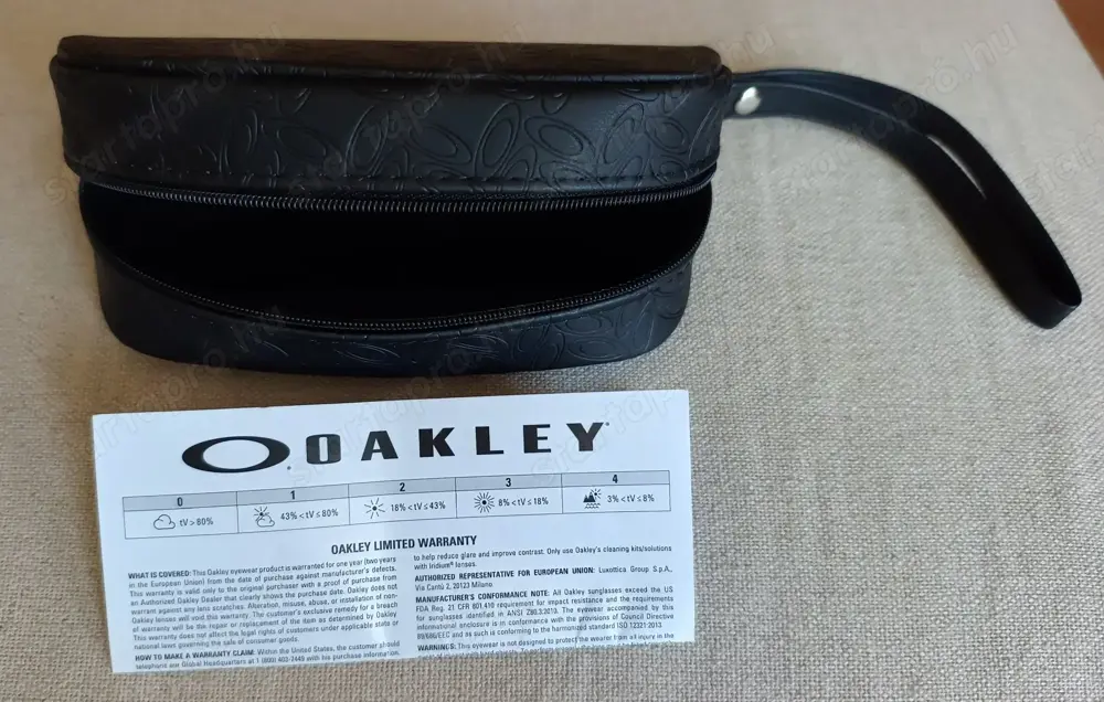 Oakley Női napszemüveg kemény + textil tok