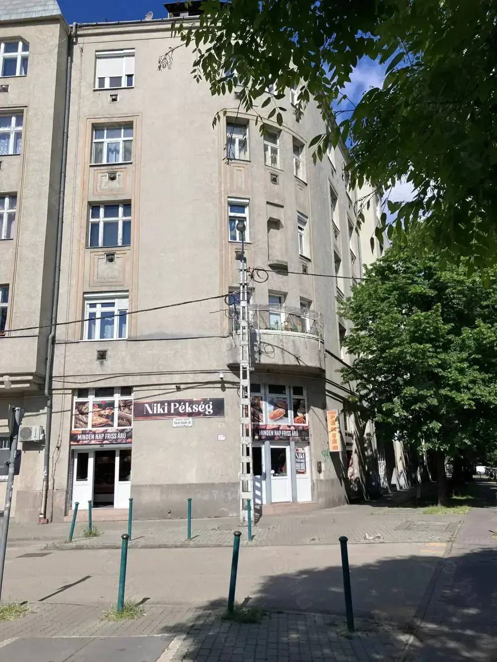 Bp. XIII. Béke tér közelében csendes helyen földszinti garzon 31,9 millió Ft